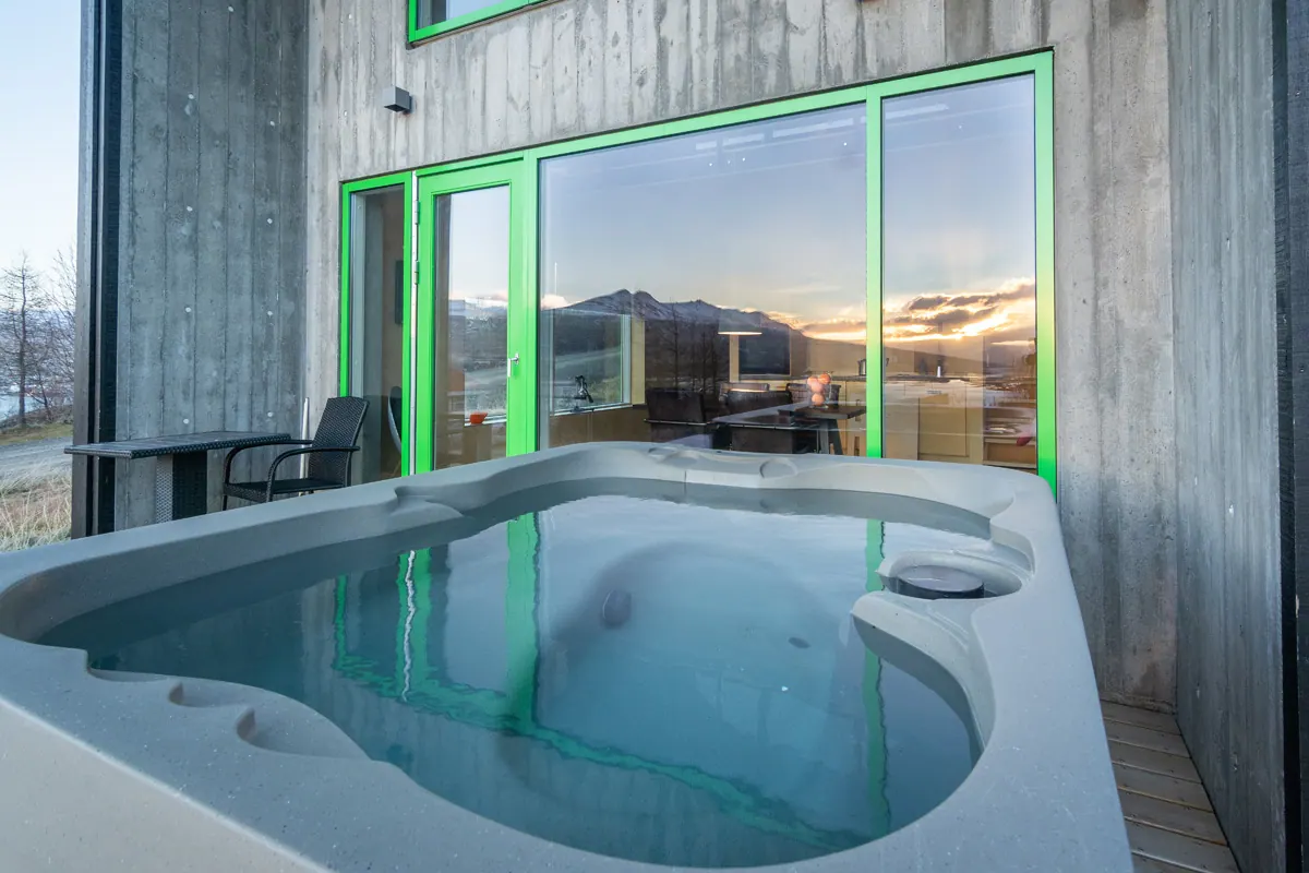 Apartment 15A: Private hot tub on the terrace with a mountain view