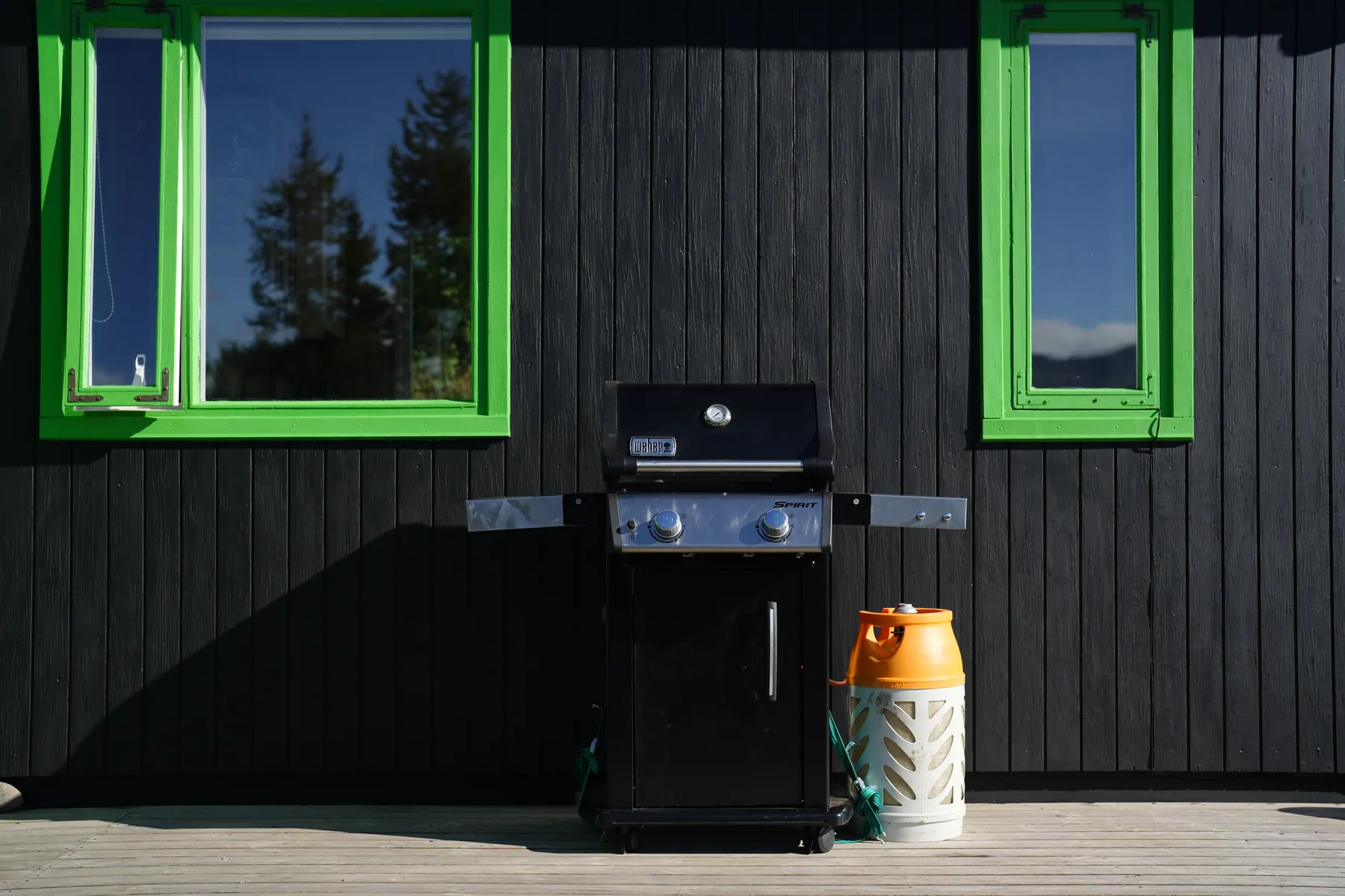 The Cottage: BBQ grill on the terrace