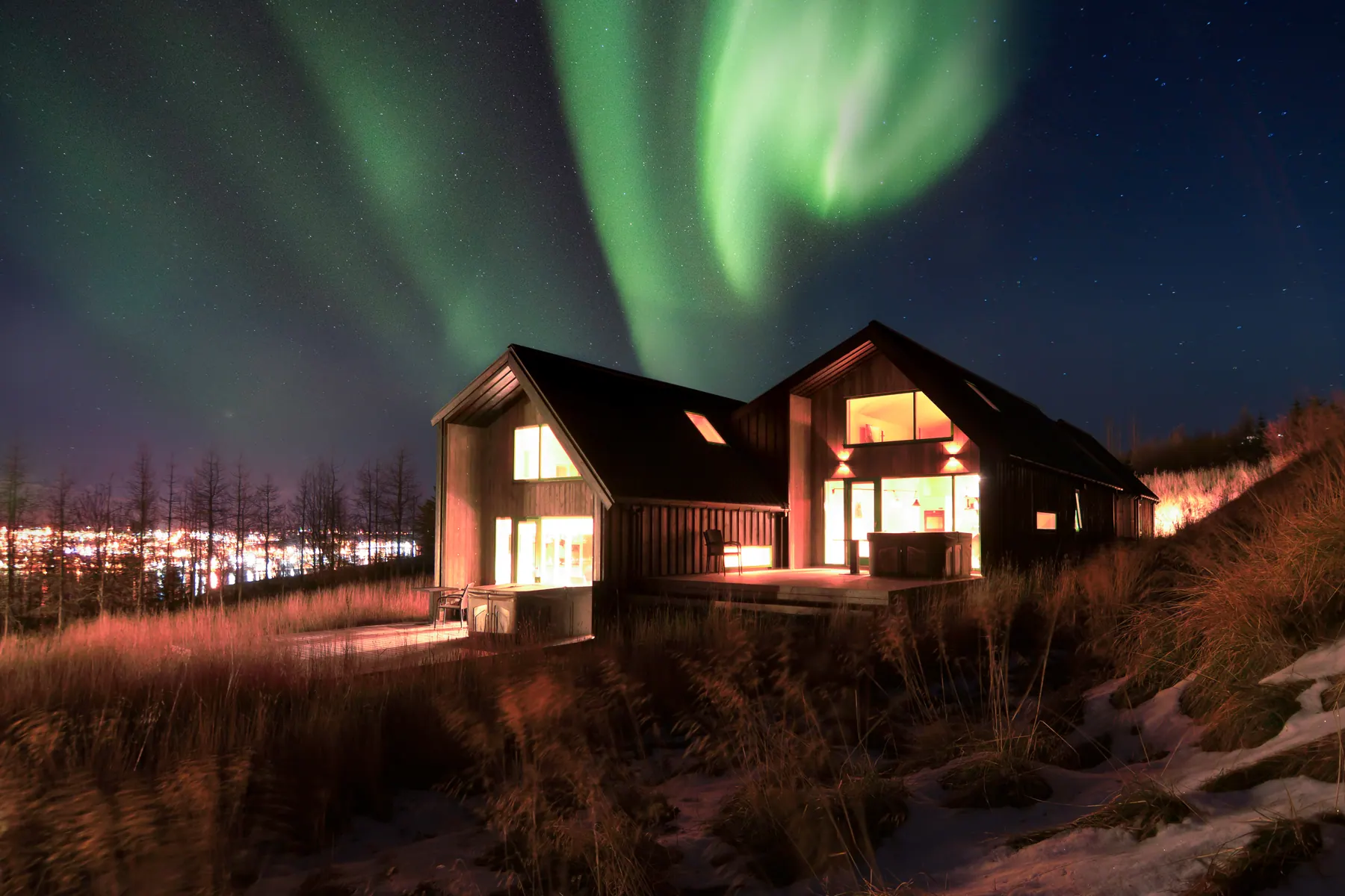 Apartment 15C: The houses at night under the Northern Lights