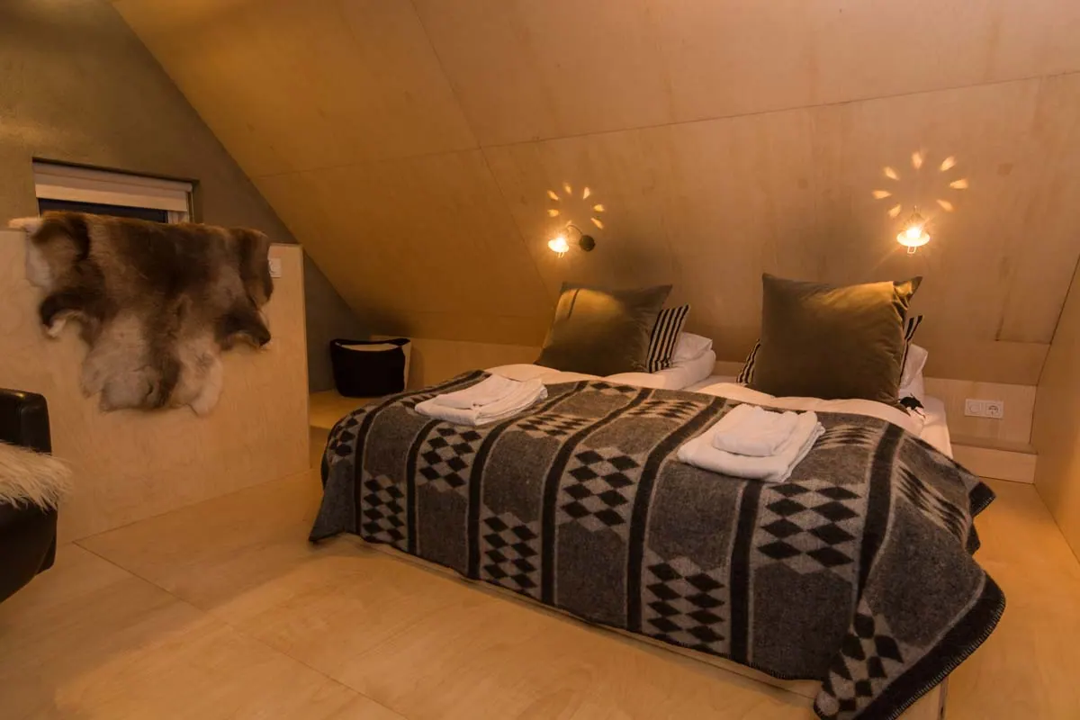 Apartment 15C: Double bed with reading lights